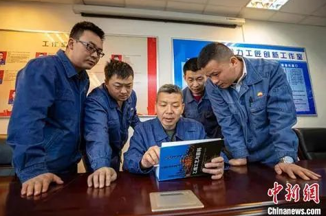一線鑄匠魂！獨山子石化“乙烯人”薛魁被授予“中華技能大獎
