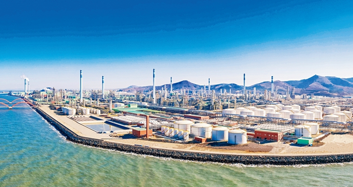 恒力集團煉化一體化項目建設現場.jpg